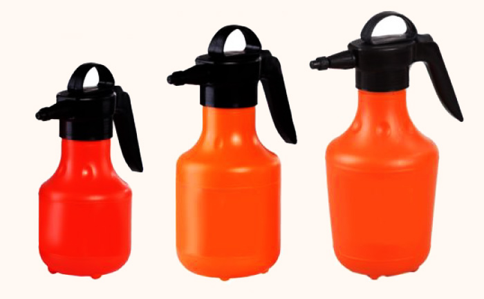 Hand-operated sprayer